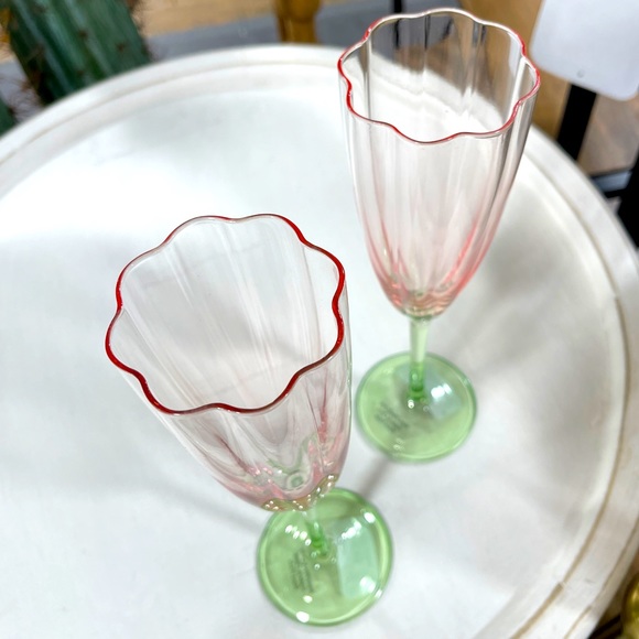 Pink Flower Glass Champagne Flutes with Green Stem, set of 2, NEW - Picture 1 of 3